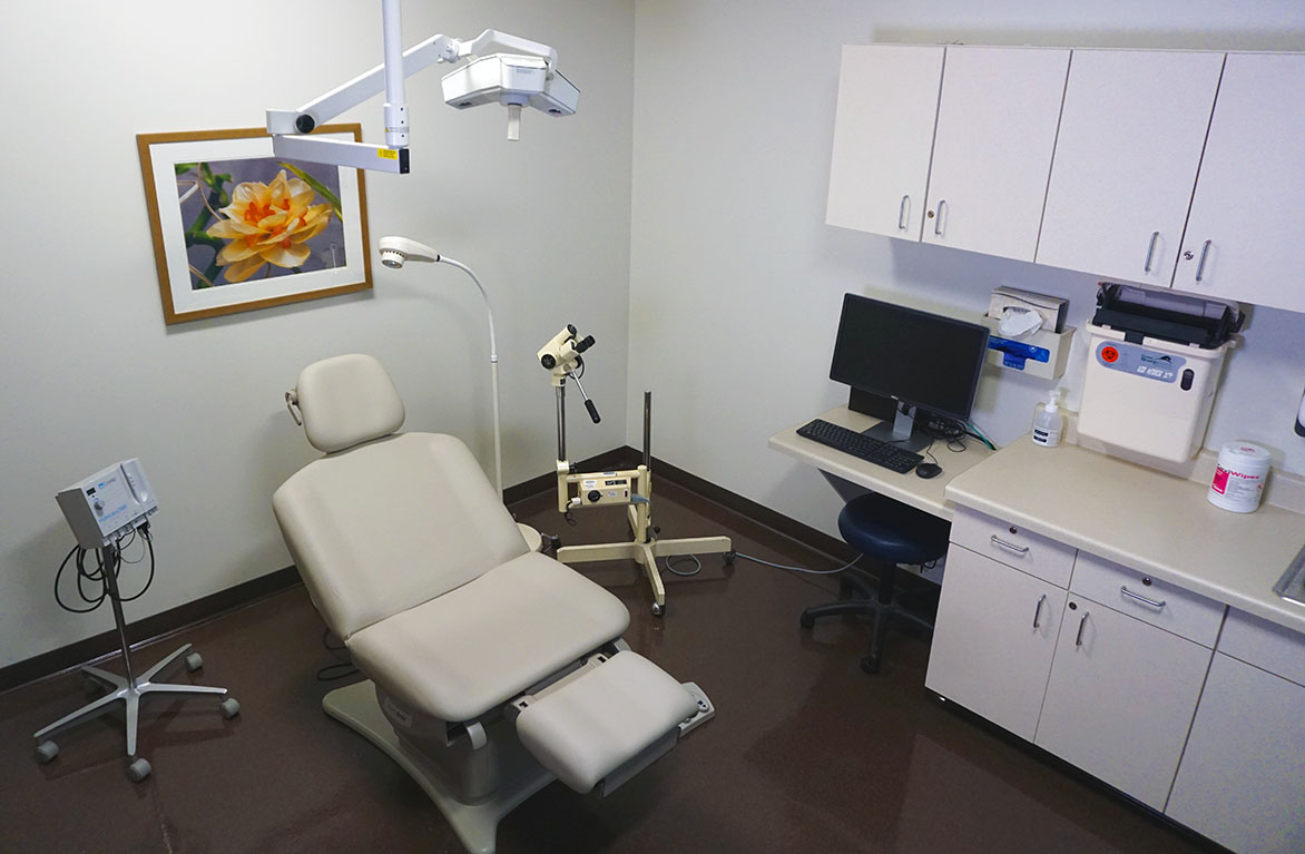 AuroraClinicMay2018_INT exam room.jpg